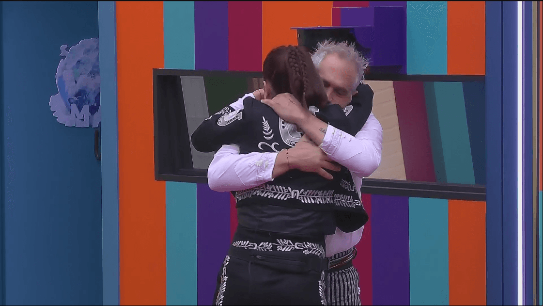 Gala abraza a Arath