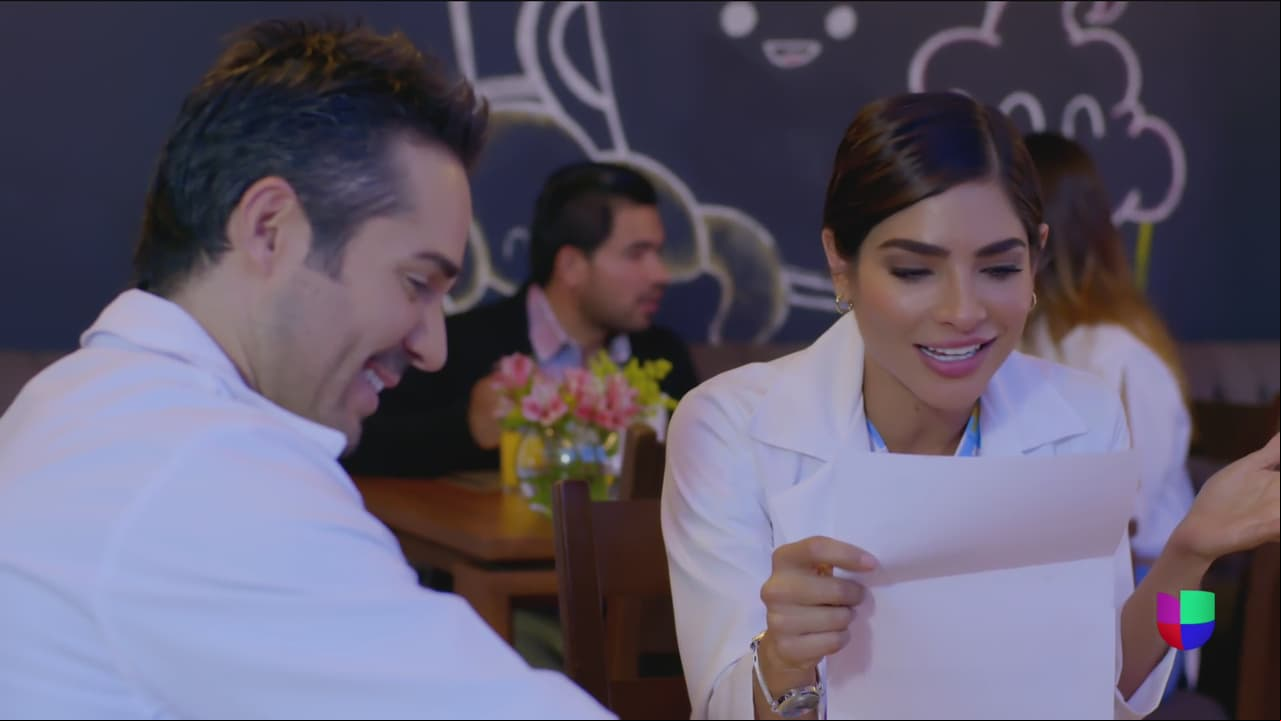 En fotos: Alejandra Espinoza llegó a Rubí y se comió a besos a José Ron