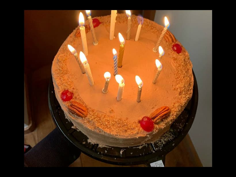 Otro detalle que no pudo faltar en la celebración fue el tan esperado pastel de cumpleaños.
