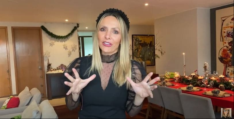 La integrante de OV7 compartió en su canal oficial de YouTube que este año eligió para la decoración tonos no tan coloriodos y aprovechó muchos de los adornos que ha utilizado en años pasados.