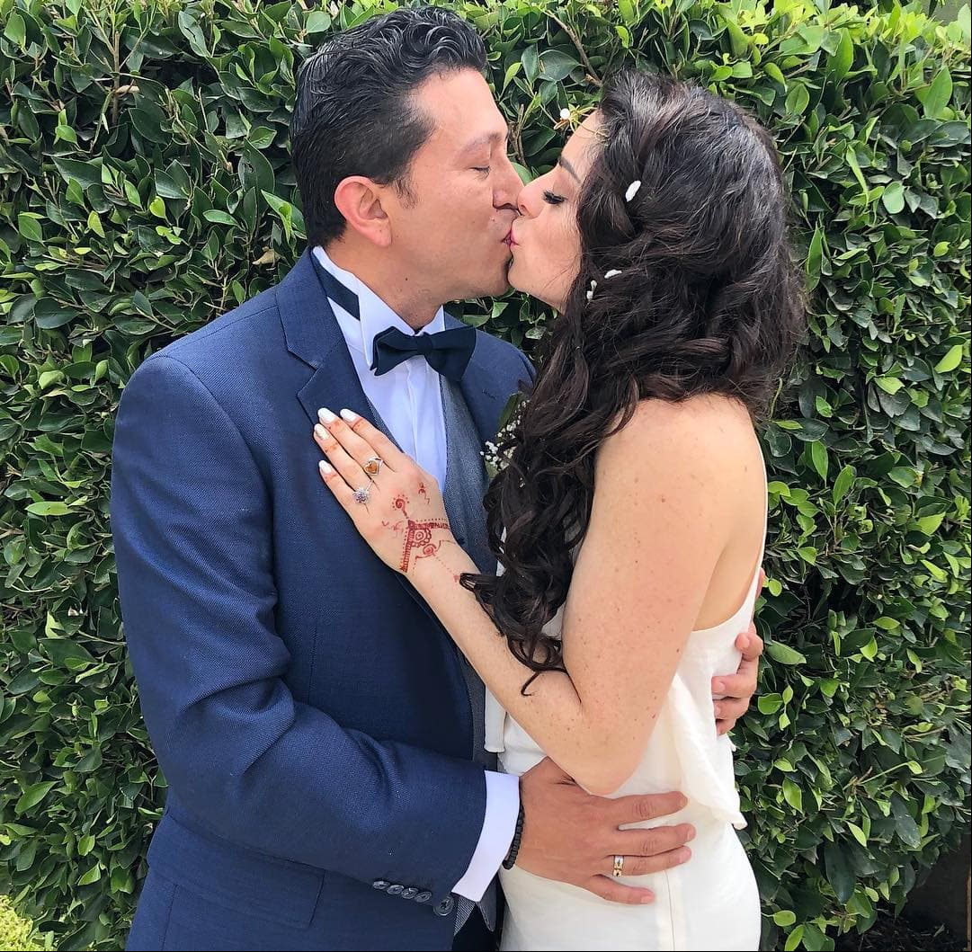 ‘Una imagen dice más que mil palabras, hoy te elijo a ti, amor, como mi esposo. Hoy me siento muy orgullosa y feliz (después de tanto esperar a que llegaras) siendo tu esposa”, señala la actriz de 33 años en una de sus publicaciones.