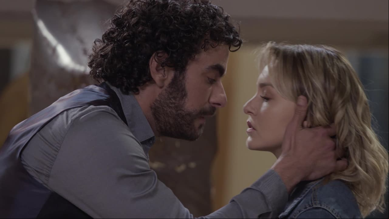 14. Ni el amor que supuestamente dice tener 'Fabricio', la hacen caer ante las adversidades.