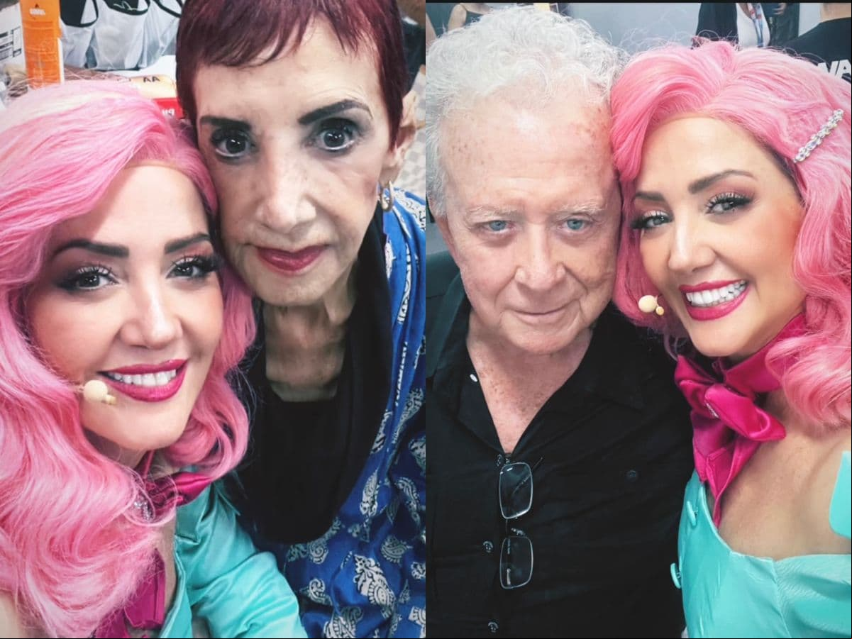 Andrea Legarreta con sus papás previo al estreno de 'Vaselina Timbiriche'