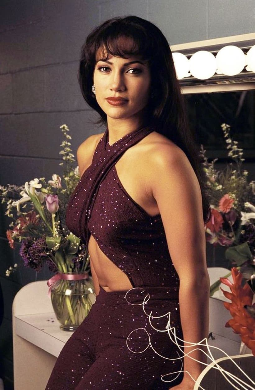 Tras participar en diversas series y películas, su gran oportunidad llegó en 1997 tras ser elegida para protagonizar la película ‘Selena’, la cual relató el ascenso a la fama y la muerte de Selena Quintanilla, también conocida como ‘la reina del tex-mex’.