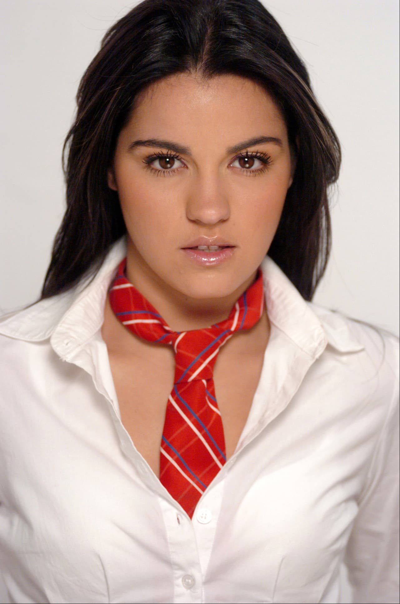 Sin embargo, fue en 2004 cuando llegó a su vida 'Lupita Fernández', personaje que la catapultó al reconocimiento internacional en la telenovela 'Rebelde', de la que se desprendió el grupo juvenil 'RBD', con el que cada integrante ganó gran popularidad en países como Brasil.
