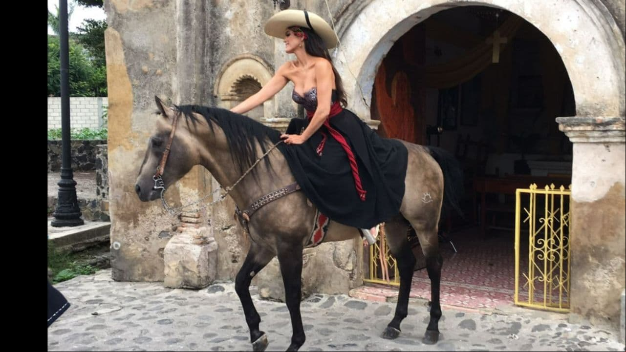 Ana Bárbara grabando video musical