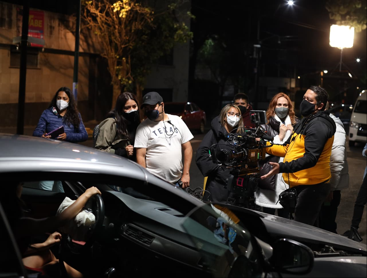 La producción cuidó todo detalle a altas horas de la noche.
