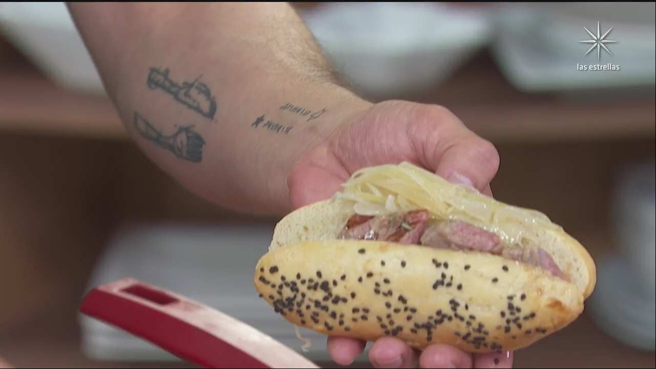 Para chuparse los dedos: Hot dog de Rib eye y salsa macha