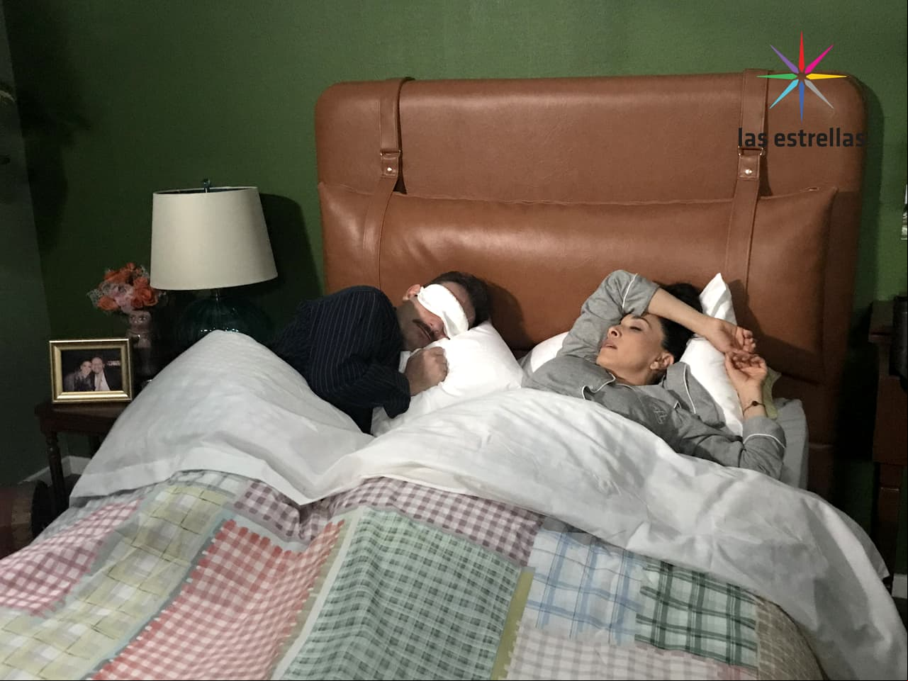 Durmiendo como angelitos.