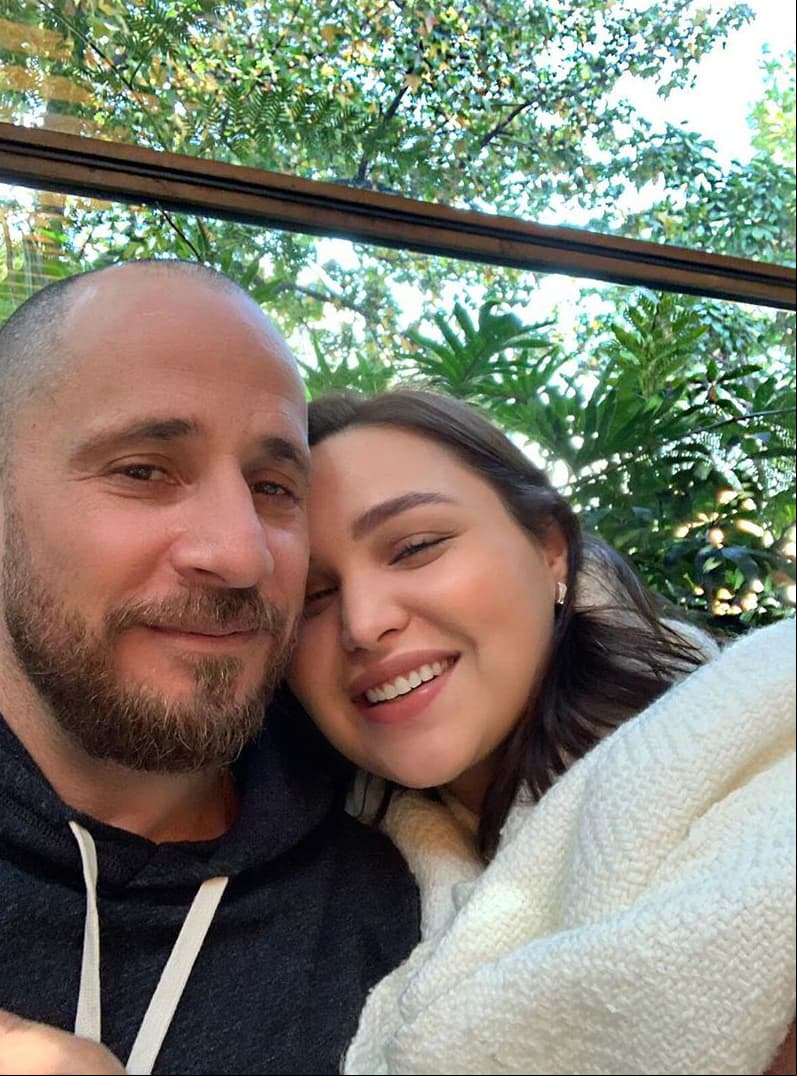 Estefanía Villarreal, quien dio vida a ‘Celina Ferrer’ en la telenovela juvenil ‘Rebelde’, se comprometió el pasado 13 de octubre con su novio Gidi Shwartz, durante un viaje por el mar Caribe.