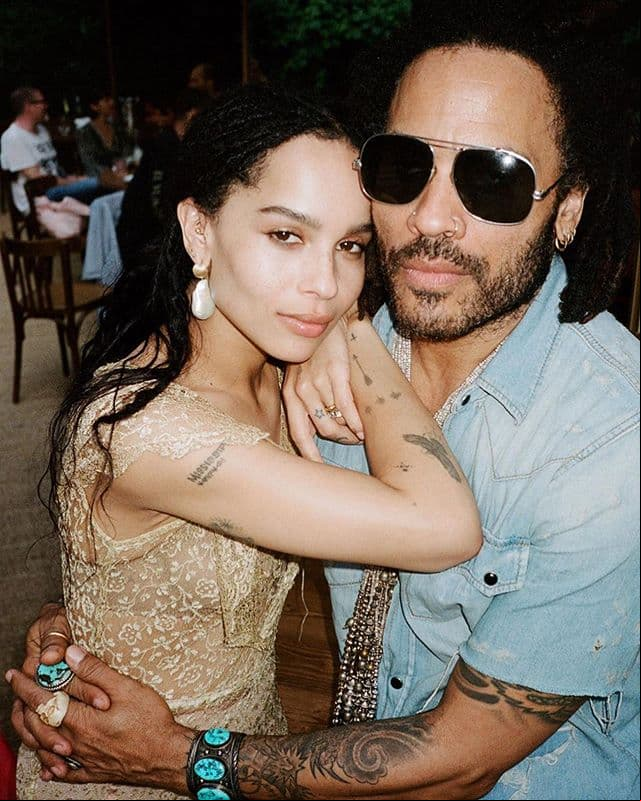 Lenny Kravitz y Lisa Bonet tuvieron una relación que los llevó al matrimonio en 1987 y fue en 1991 cuando optaron por el divorcio, de esta relación nació Zoë Kravitz.