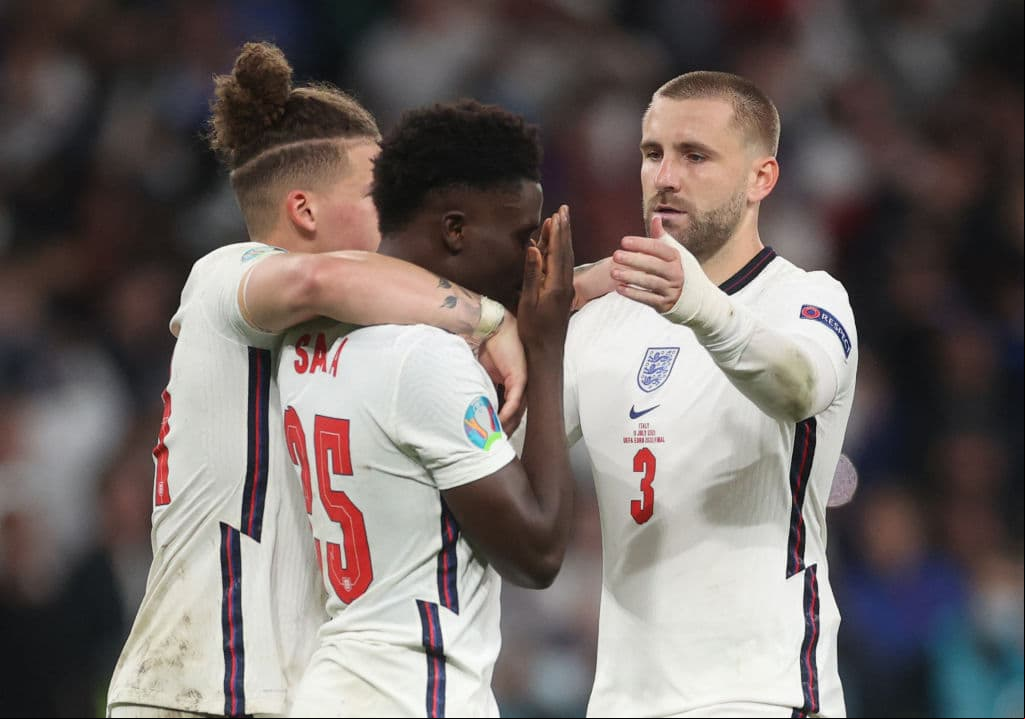 Italia es campeón indiscutible de Europa y se lleva la copa a casa. Luke Shaw abrió el marcador al minuto 2’ del encuentro y en el minuto 67, Leonardo Bonucci se encargó de igualar el marcador, ya en tiempos extra no pudieron pasar del 1-1 y, en tanda de penales, el equipo inglés no supo definir y la ‘Squadra Azzurra’ se corona en Wembley.
