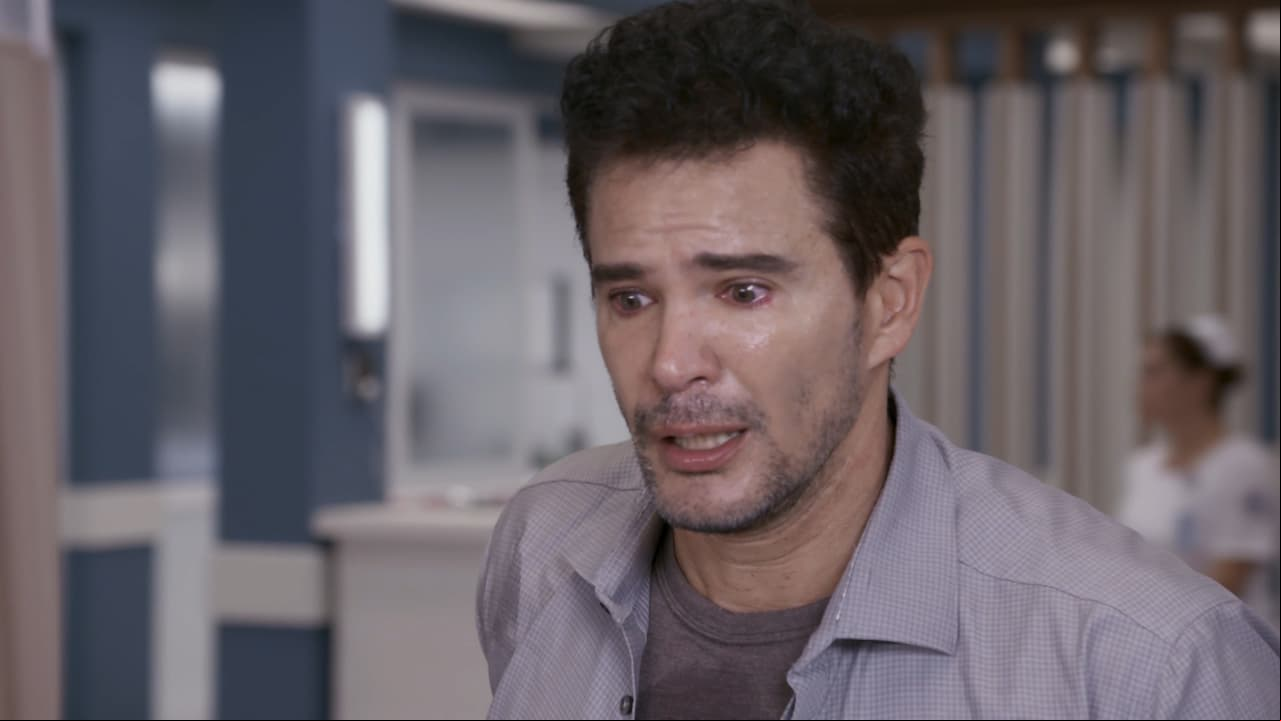 Aníbal ruega por la vida de su hijo y jura haberlo llevado previamente al hospital para su revisión.