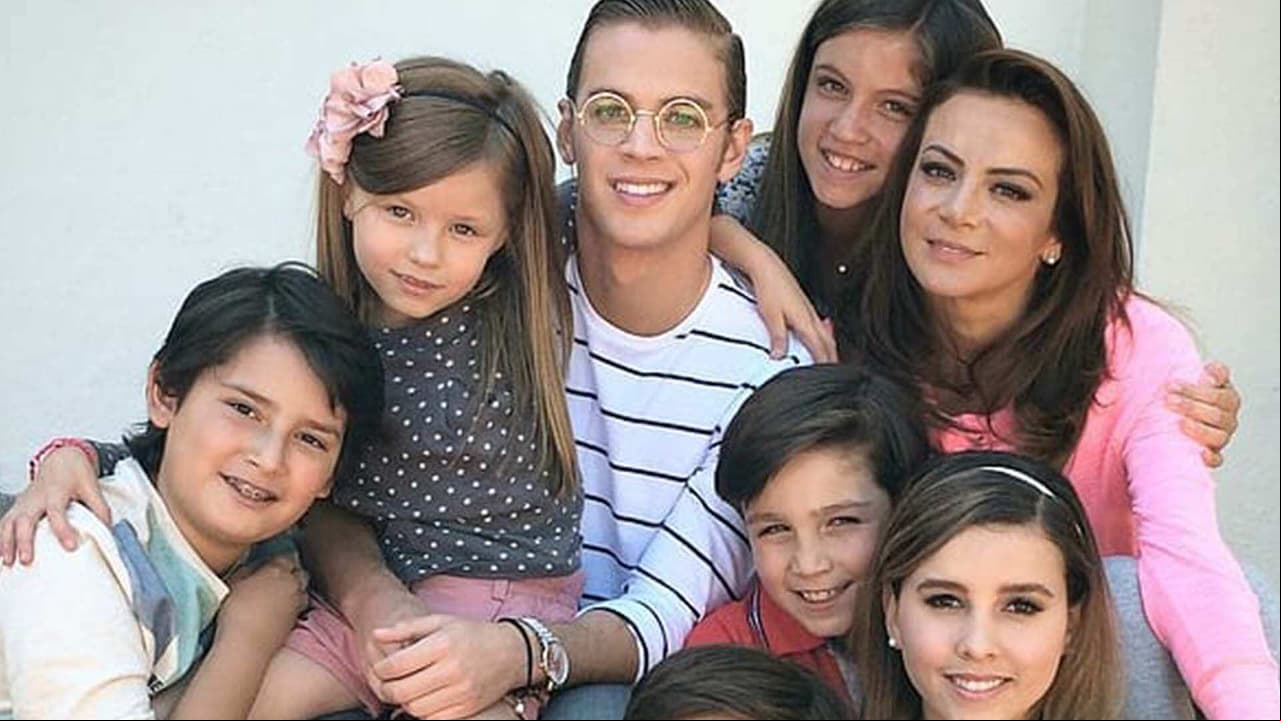 Protagonista de 'Mi Corazón es Tuyo' sorprende con radical cambio de look al dejarse ver con melena extra larga