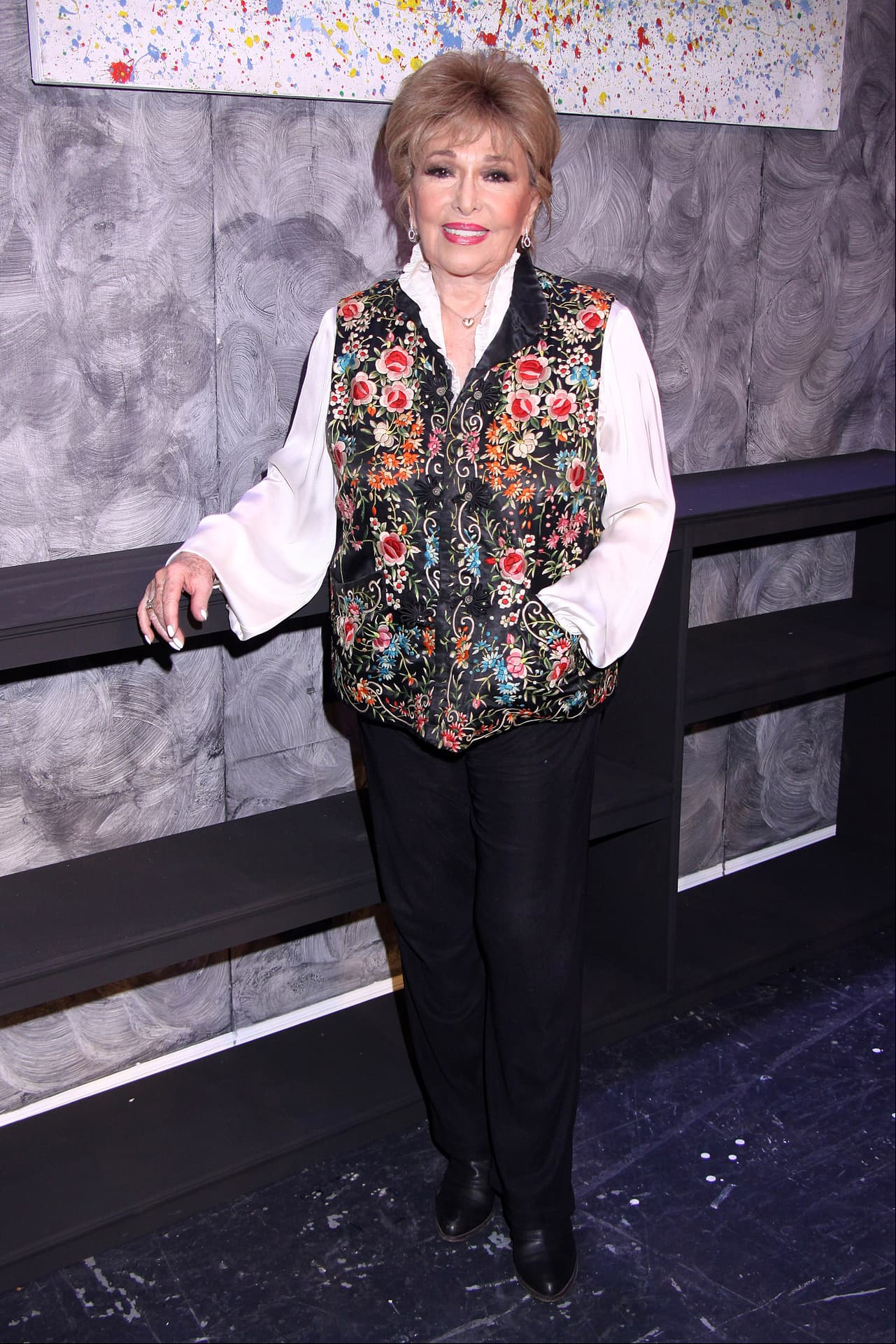 La primera actriz Luz María Aguilar, quien ha trabajado en la televisión mexicana desde 1960 y en cine desde 1954, actualmente forma parte de la telenovela 'Te doy la vida', donde encarna a 'Isabel Armida, viuda de Rioja'.