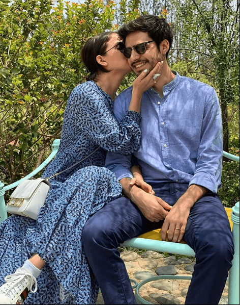 Precisamente, la actriz Natasha Dupeyrón, quien fuera pareja de José Pablo Minor, ahora mantiene una relación con el músico Yago Muñoz, quien solía ser actor.