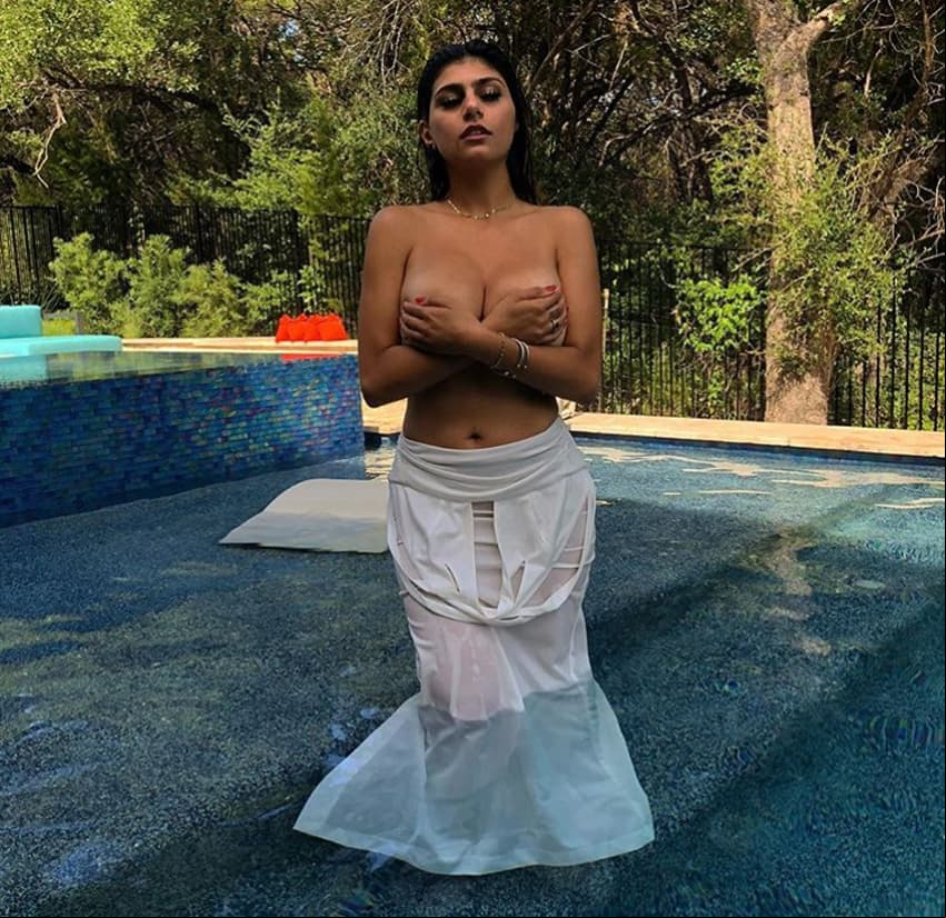 Mia Khalifa posa en topless
