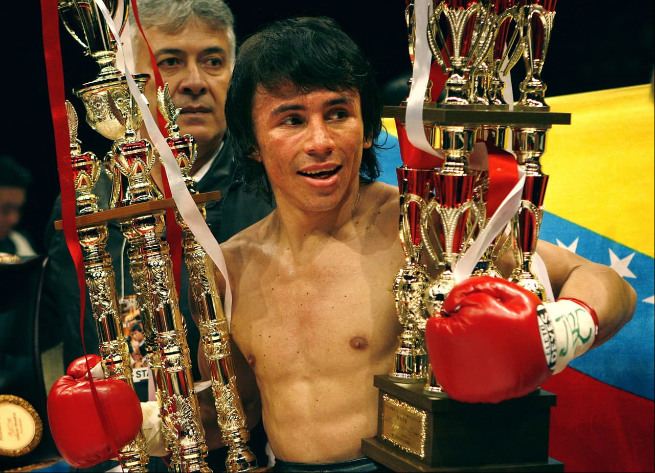 En abril 2010 salió a la luz que el boxeador Edwin Valero asesinó a su esposa en un hotel de Venezuela. Días después de cometer el crimen, el deportista se ahorcó en su celda.