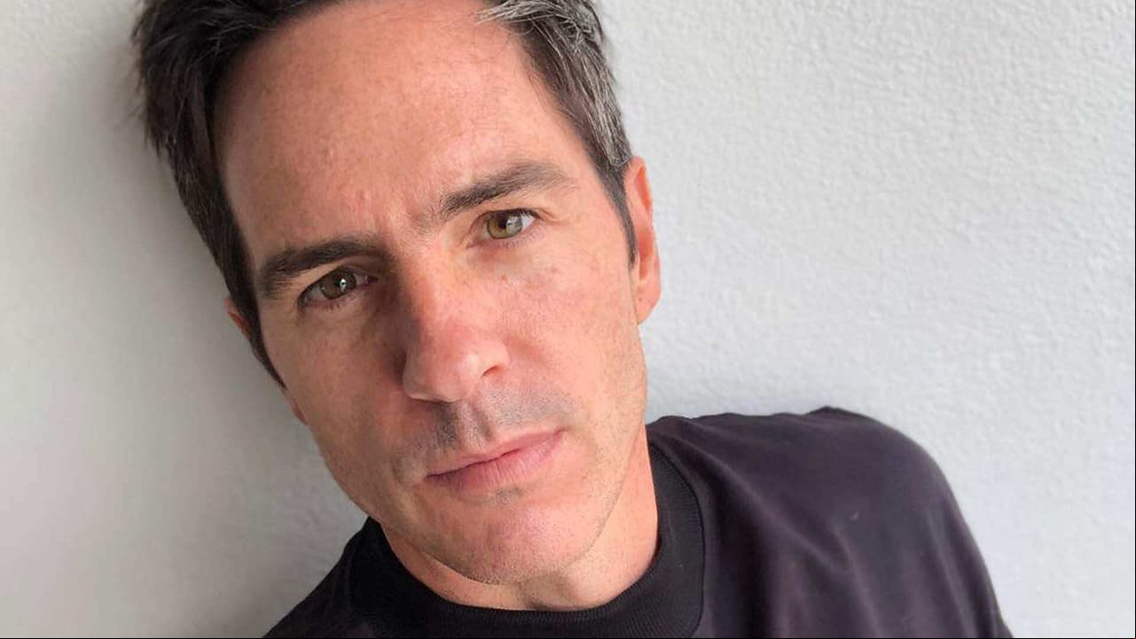 Mauricio Ochmann sorprende al someterse a tratamiento para quitarse las canas: ‘Pareces de 15 años’