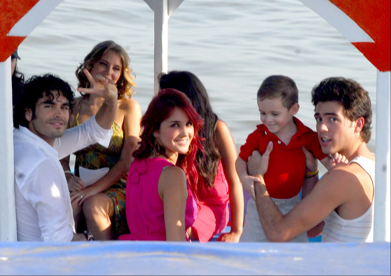 En 2009, Gonzalo fue elegido para protagonizar el melodrama ‘Verano de amor’ junto a Dulce María, dando vida a ‘Mauro’, “un chavo que llega a la Ciudad de México a Tlacotalpan, Veracruz, lo que le enoja porque no quiere vivir ahí. Es un antagonista por naturaleza, tiene varios conflictos con los chavos del lugar, al principio trata muy mal a ‘Miranda’, pero después se enamoran”, detalló a la revista Quién en febrero de ese año.