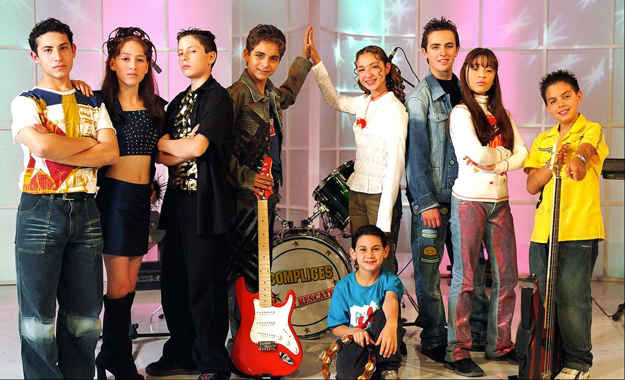 Un año después, en 2002, Marín se unió al elenco de ‘Cómplices al Rescate’, donde volvió a dar vida a un papel antagónico con 'Roberto', quien en compañía de Mickey Santana, Naidelyn Navarrete y Grisel Margarita, hizo varias fechorías en contra de los protagonistas de la historia.