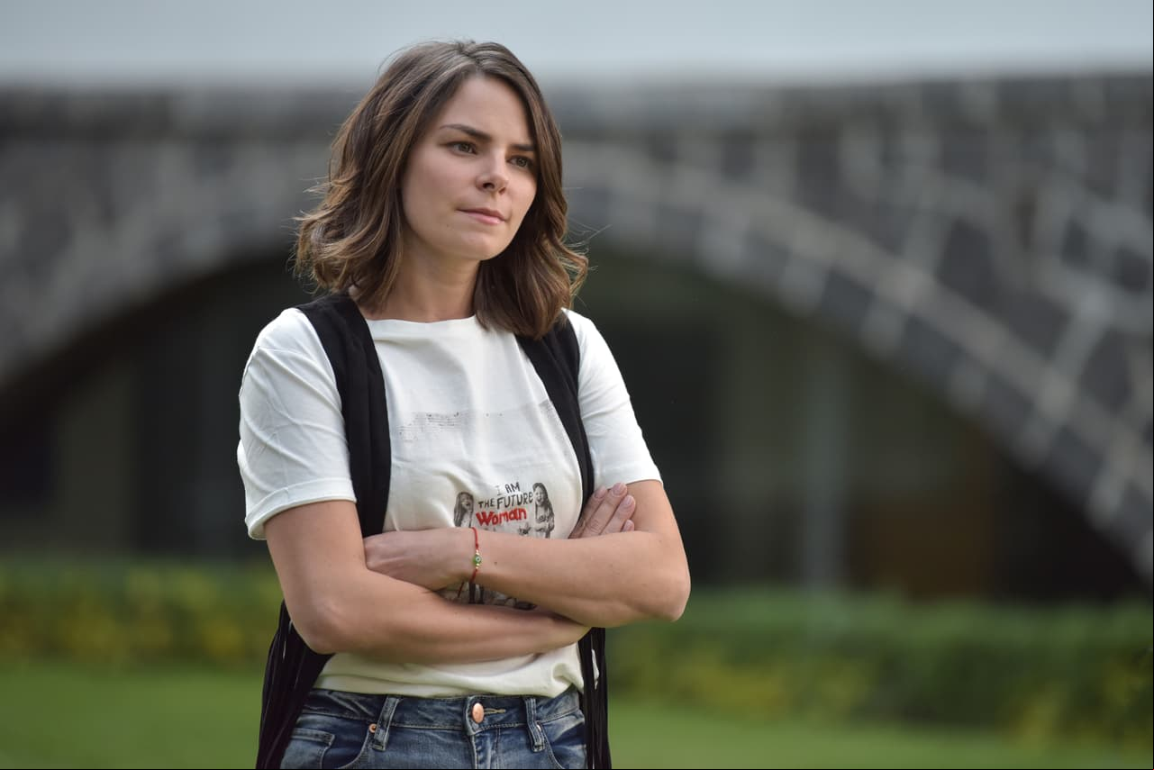 Alejandra Robles Gil es "Majo", la hermana menor de "Elisa" (Angelique Boyer).
