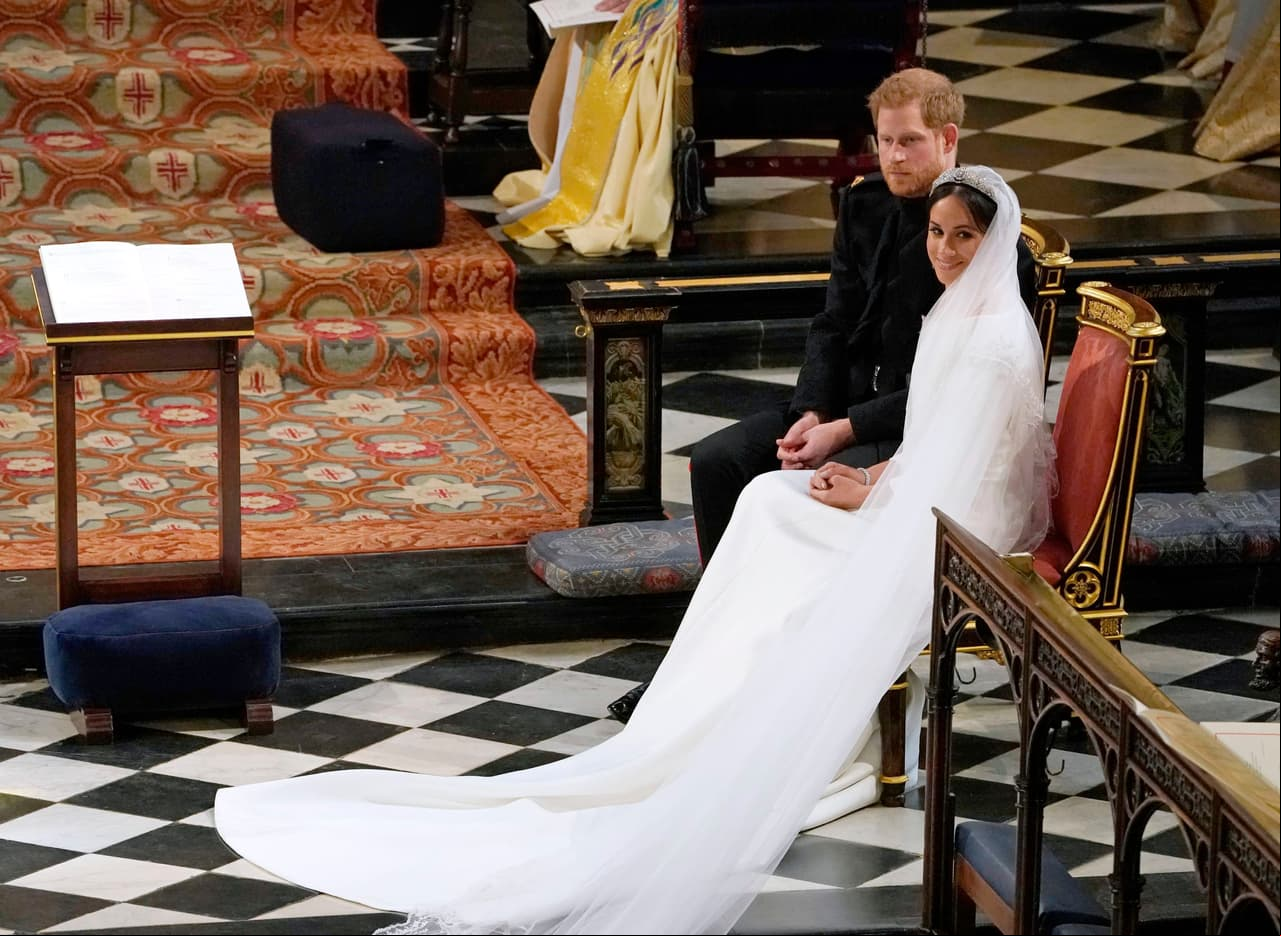 Los novios escucharon atentos el sermón en la Capilla de San Jorge