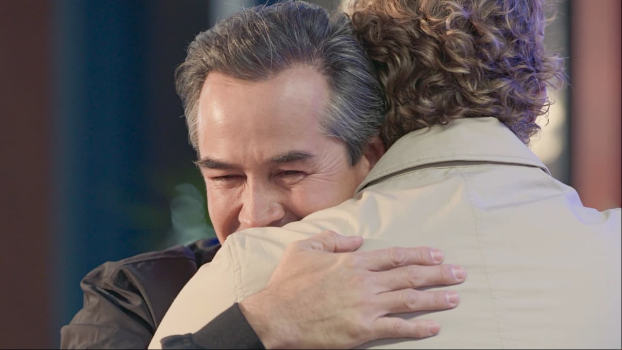 'Max' le informa a 'Osmar' que se irá a Zacatlán, así que se despiden con afecto.