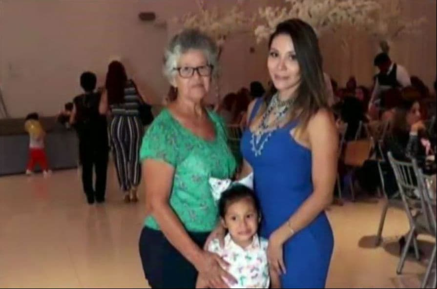 Tras la separación, Edwin Luna conoció a una joven de nombre Yuli, con quien procreó a su segunda hija Dasha Yulied. “Yo ya estaba separado, nace mi hija la mayor, ahí no me caso”, precisó el vocalista de La Trakalosa de Monterrey.