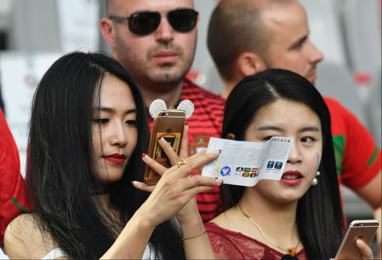 Ellas dieron el toque bello en la final Portugal vs. Francia durante la Eurocopa 2016.