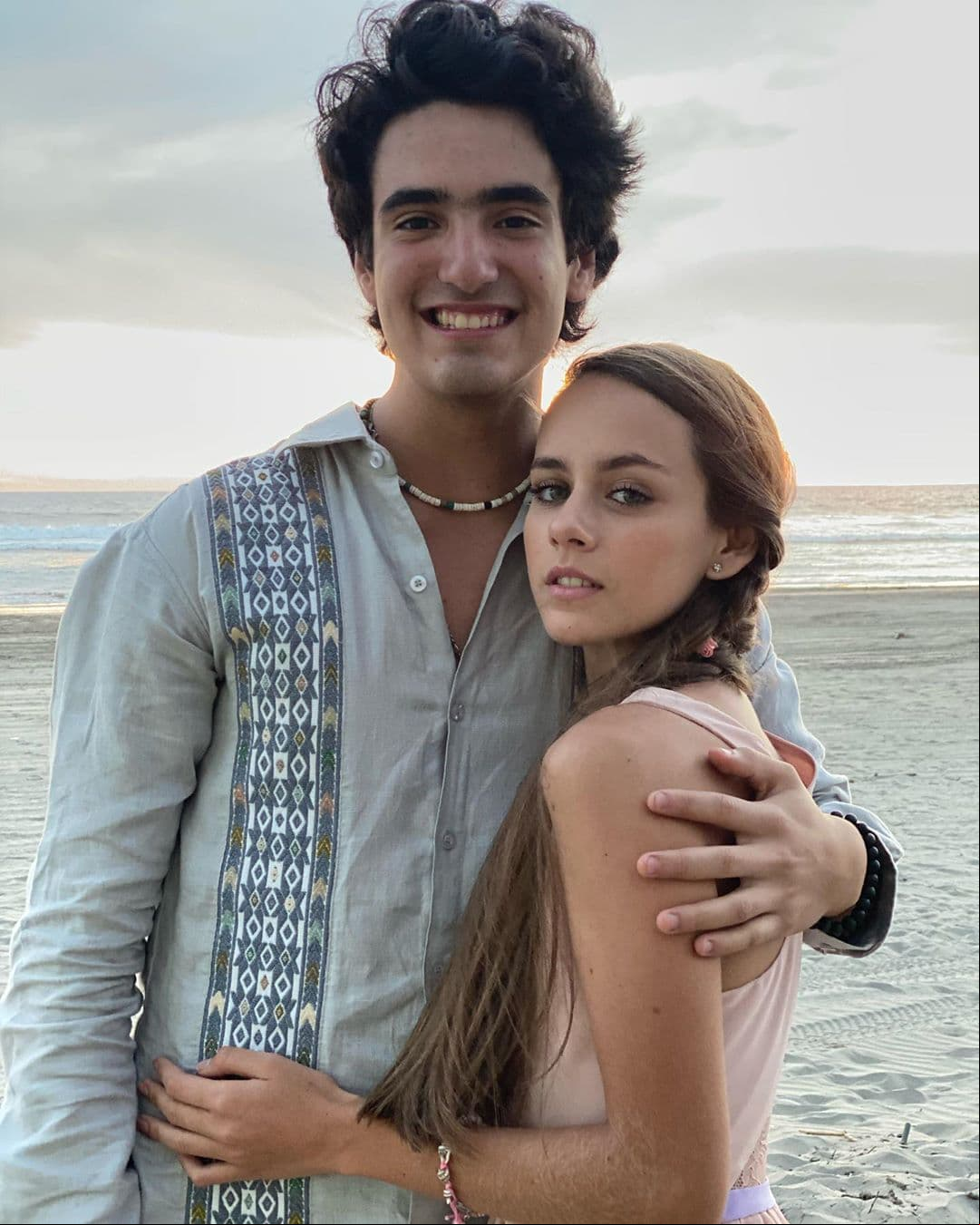 Hijo de Mayrín Villanueva reacciona con románticos mensajes a foto de Azul Guaita: “Qué guapa eres”