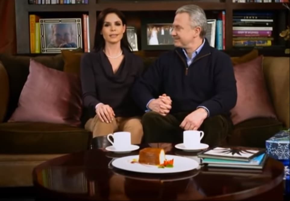 Después de Garza Ríos, Santiago Creel se casó con Paulina Velasco Salcido, a quien conoció en el sexenio de Vicente Fox en los corredores de la Casa Miguel Alemán de la residencia oficial de Los Pinos, donde ella trabajaba en la coordinación de giras presidenciales.