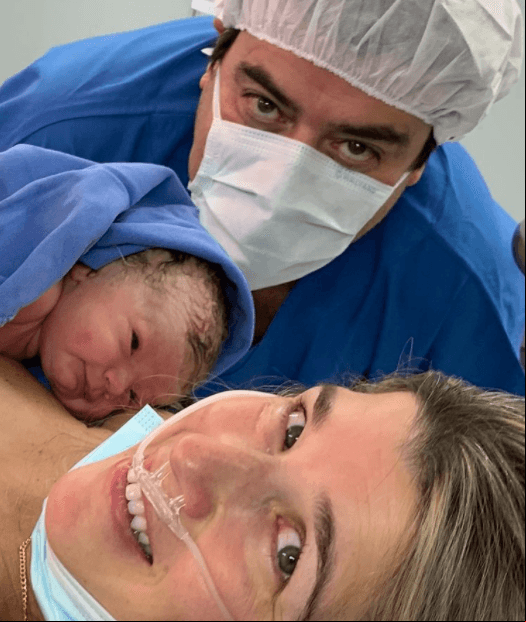 Jorge ‘El Burro’ Van Rankin se convirtió en papá por tercera ocasión el pasado 27 de octubre con el nacimiento de Carlota, pequeña que procreó con su prometida Magda Bleizeffer.