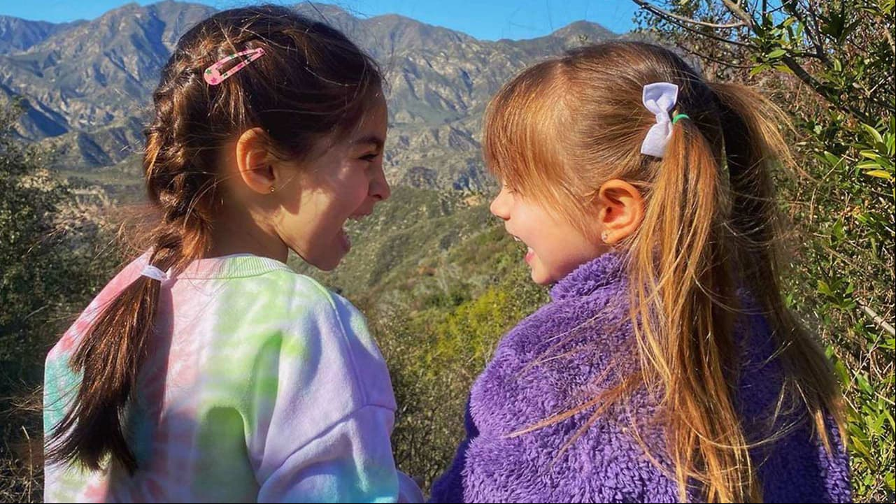 Aitana Derbez y Kailani Ochmann roban cámara al cantar y tocar desde el piano hasta la guitarra