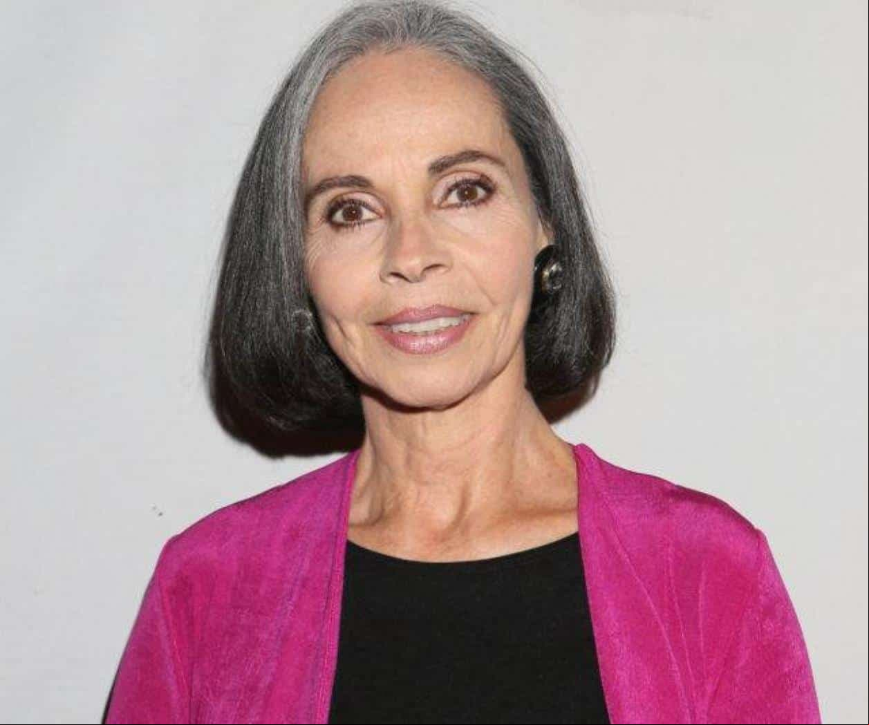 Actualmente Delia Beatriz De la Cruz Delgado o Macaria está celebrando 51 años de carrera como actriz. Con estas fotos esperamos hayas conocido más sobre la mujer que da vida a uno de tus personajes favoritos dentro de la serie Vecinos.