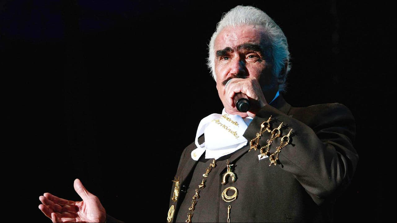 Vicente Fernández y su estado de salud: permanece en terapia intensiva, está despierto y es alimentado por sonda