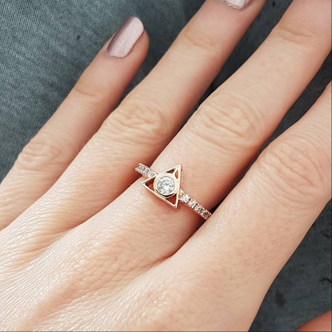 Lanzan anillos de compromiso inspirados en 'Harry Potter'