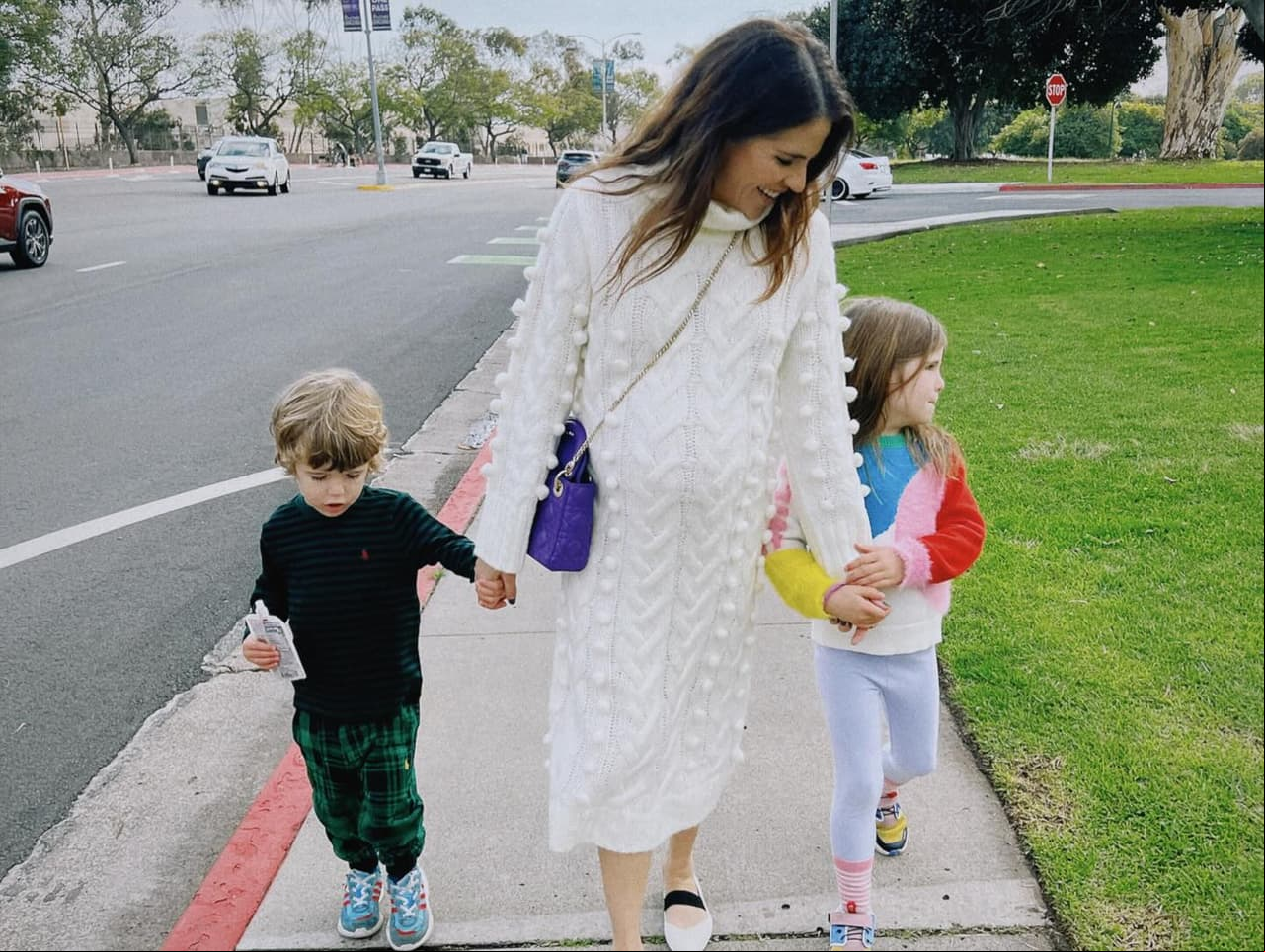 Ellos con Gianna y Luka, los dos hijos de Karla Souza.