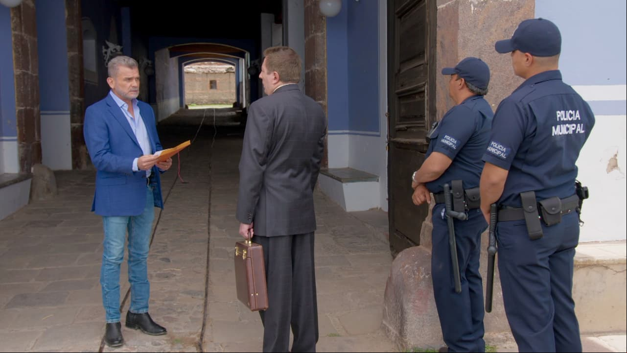 En "La Desalmada", 'Germán' recibe una orden de que debe desalojar en ese momento la finca Los Laureles.