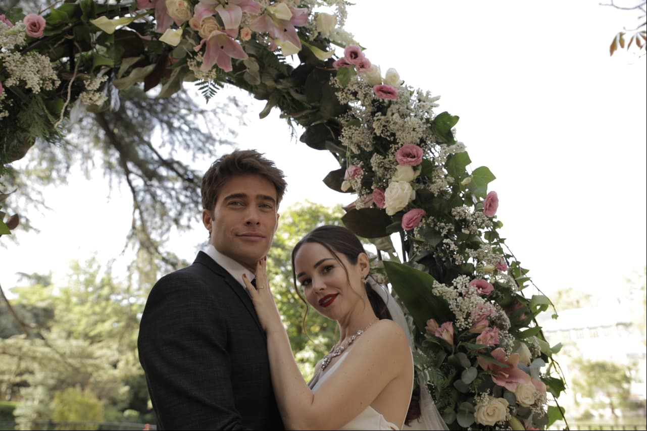 Rodrigo Guirao y Camila Sodi grabaron en España la boda de 'Héctor' y 'Rubí'.
