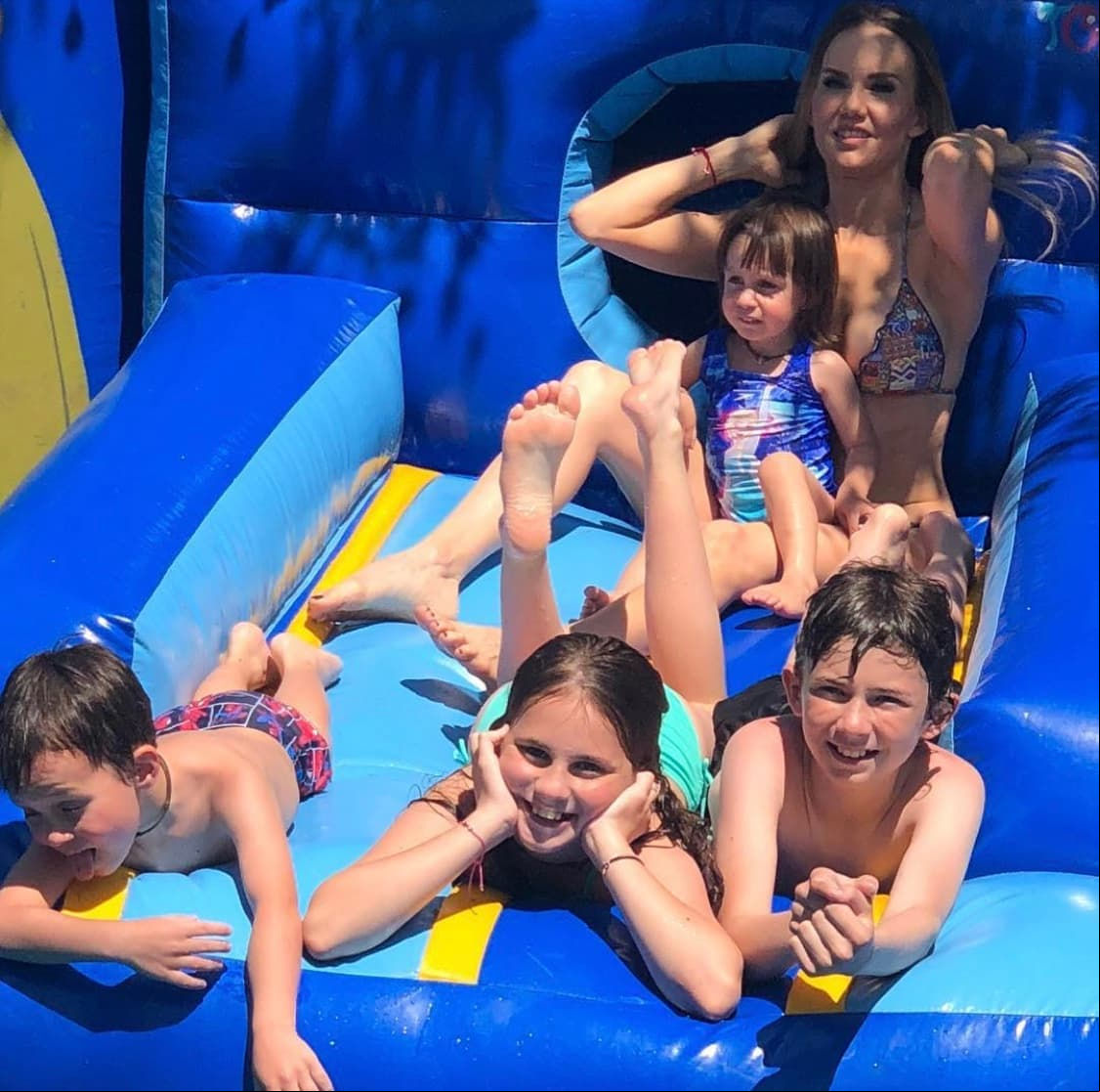 Es a través de su cuenta de Instagram que Vieth comparte imágenes en compañía de sus pequeños, con quienes disfruta divertidos momentos.