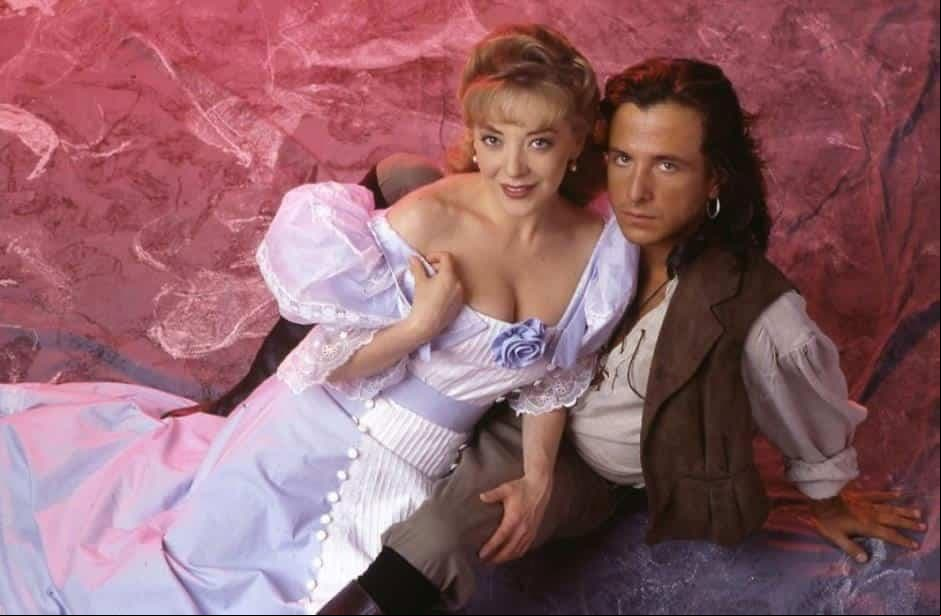 González protagonizó con Eduardo Palomo la telenovela ‘Corazón salvaje’, producida por José Rendón, en 1993, contando la historia de amor entre la ‘Condesa Mónica de Altamira Montero de Alcázar’ y ‘Juan del diablo Alcázar’.