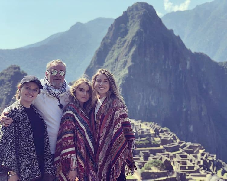 José Alberto ‘El Güero’ Castro muestra emotiva foto de sus hijas cuando eran niñas… ¡Así era Sofía!