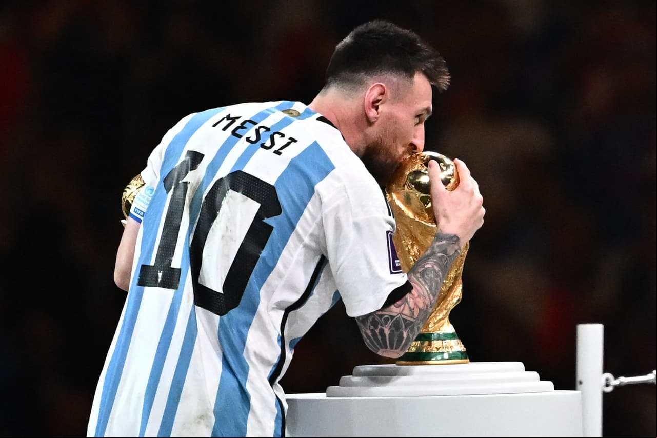 La selección de Argentina recibe la copa del mundo