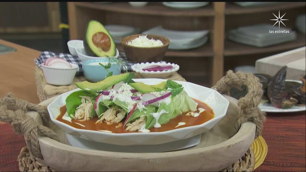 Recetas sin pan para bajar de peso: Enchiladas de lechuga, rellenas de pollo
