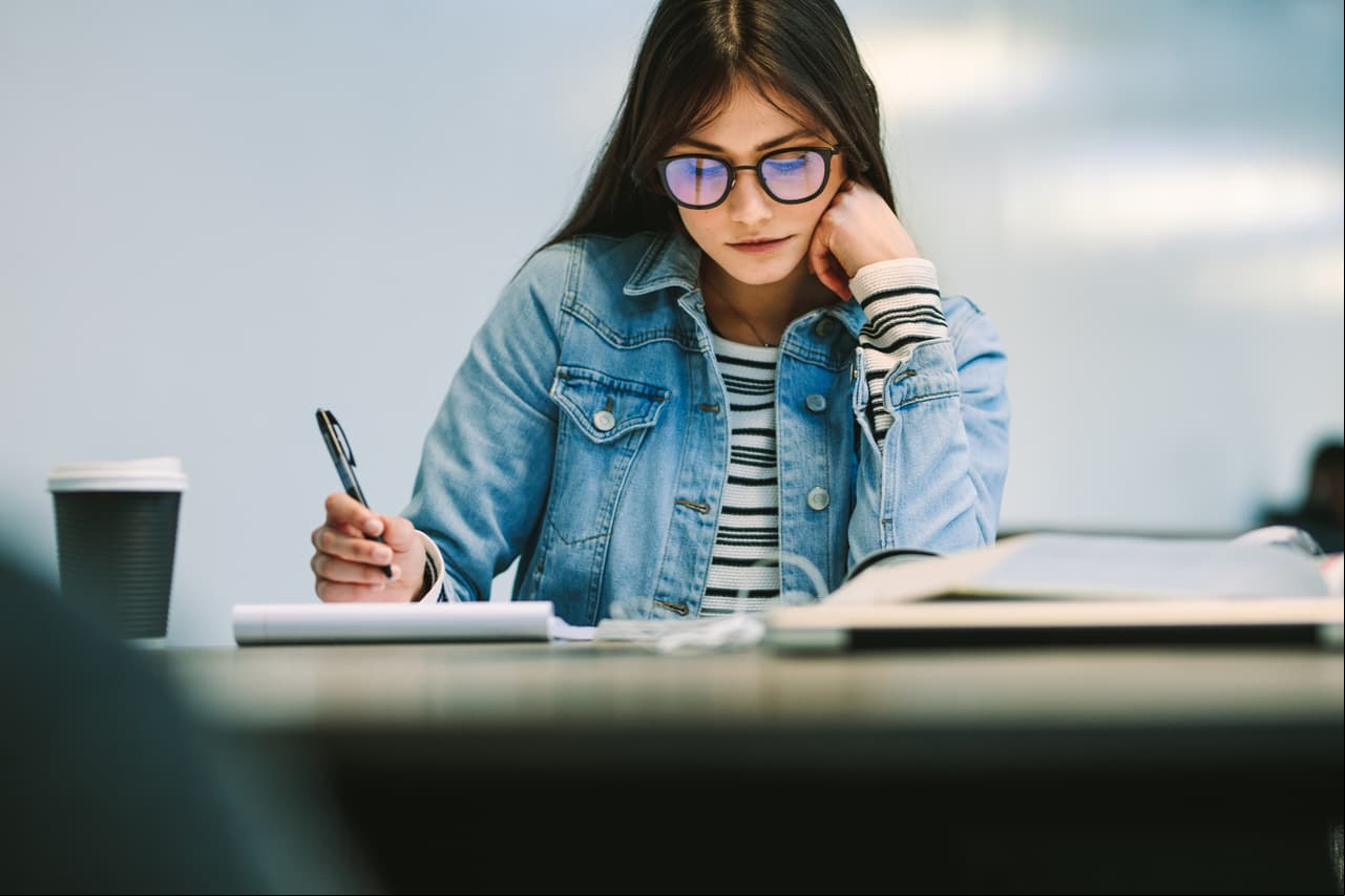Durante este verano, refuerza tus destrezas para presentar el examen ACT y mejora tu puntaje