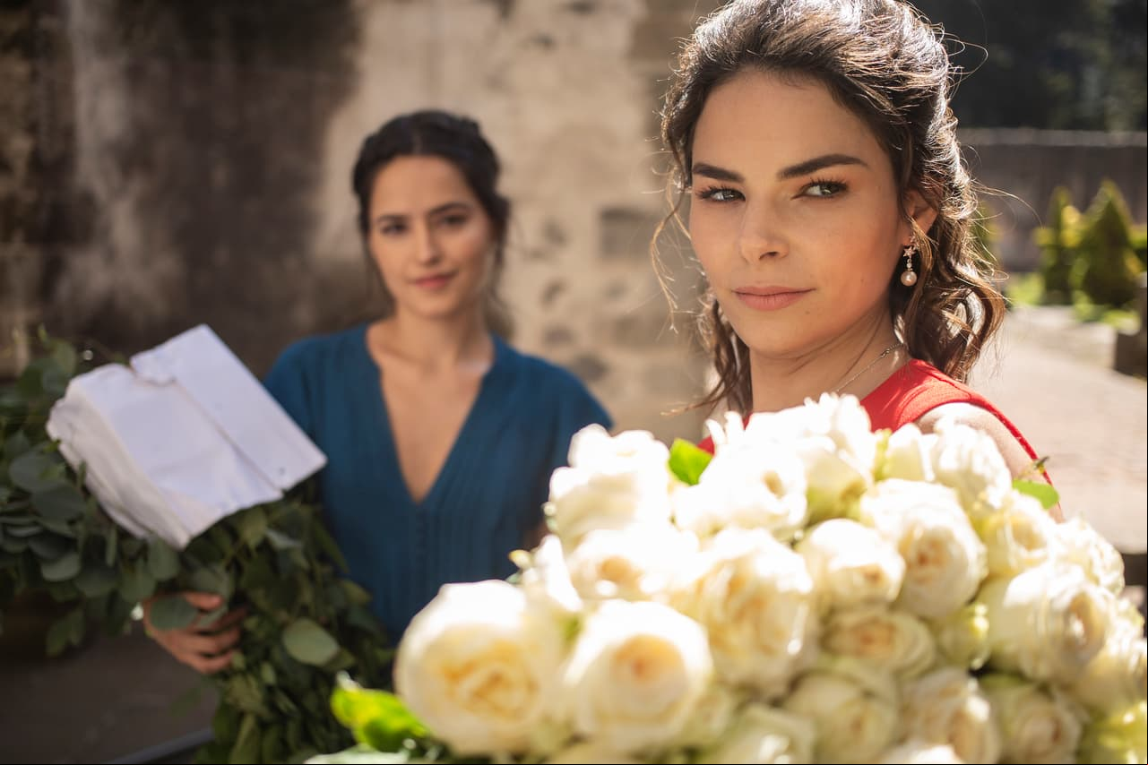 ¡Las grandes amigas siempre juntas! 'Clara' y 'Majo' supervisaron que todo estuviera en orden.