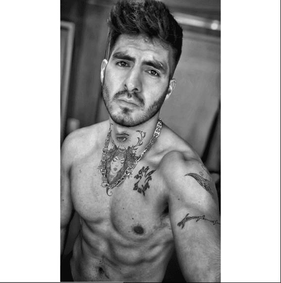 ¿Cuáles son tus pasatiempos? “Me encanta hacer deporte, el motociclismo, los deportes extremos (escalada, rappel, deportes acuáticos) y la fotografía”.