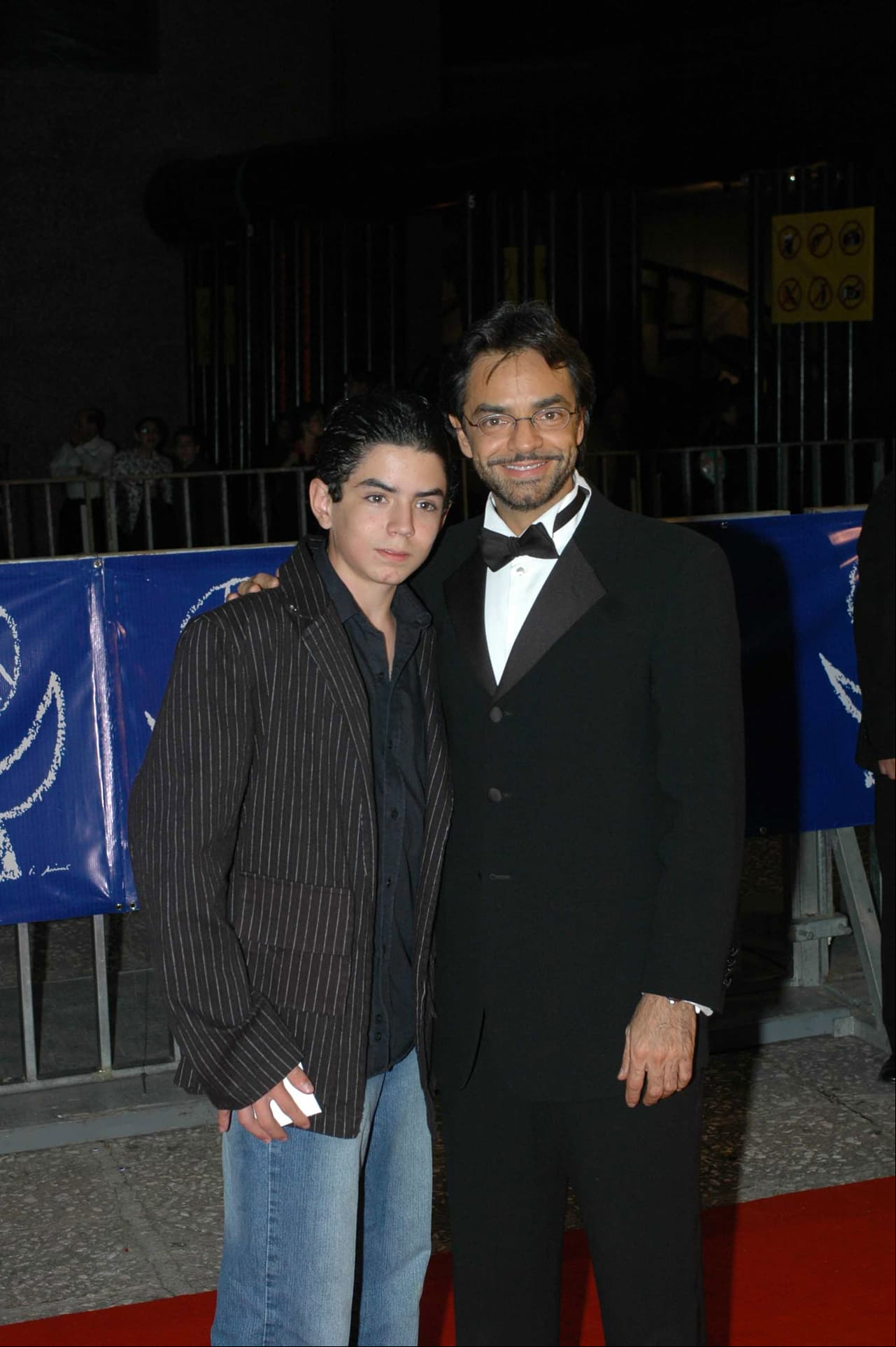La separación provocó que Derbez dejara de ver por un tiempo a José Eduardo. En una entrevista reciente con Univisión, el comediante detalló que le afectó mucho que no le permitieran acercarse a su hijo durante su infancia. “Yo siempre estoy abierto a reconciliarme, lo que siempre me ha tenido muy dolido es el no poder haber visto crecer a mi hijo, el que me hayan quitado la patria potestad y que me hayan tenido una orden de restricción, que yo no me haya podido acercar a mi hijo en tantos años es algo que lleva uno tatuado”, precisó.