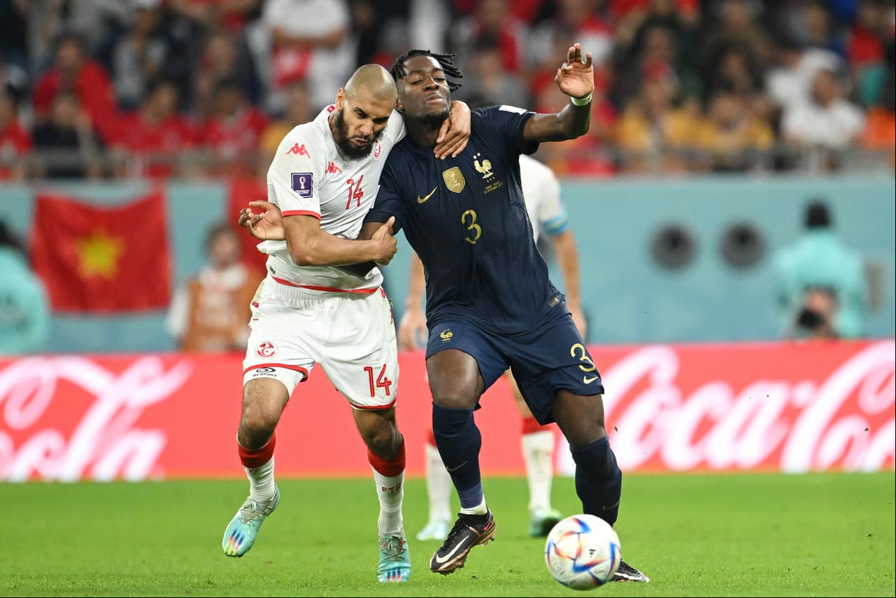 Túnez da la sorpresa y vence a Francia a quienes les hicieron un partido por el que no los dejaron anotar y aún más, el VAR anuló un gol que Griezmann anotó en los últimos minutos, lo que iba a significar el empate y finalmente no se sube al marcador.Túnez a pesar de la victoria, queda fuera de los octavos de final de Qatar 2022.